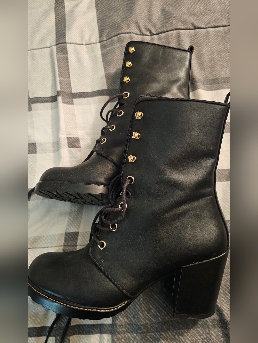 Stuart Weitzman Size 7 Black Lace Up Boots